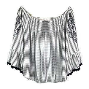 NWT Maurcies Black & white, peasant, bell sleeve w/floral embroidery detail SM